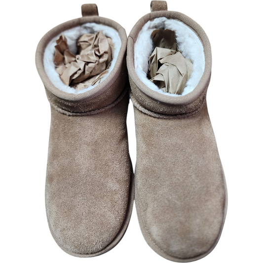 UGG Women’s Ultra Mini Platform Boots – Chestnut – Size 9 US